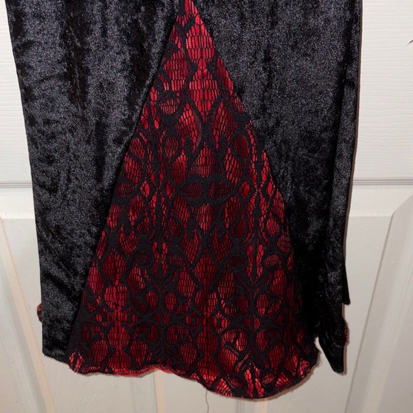 Spirit Black and Red Kids Gothic Costume size S - Picture 7 of 9